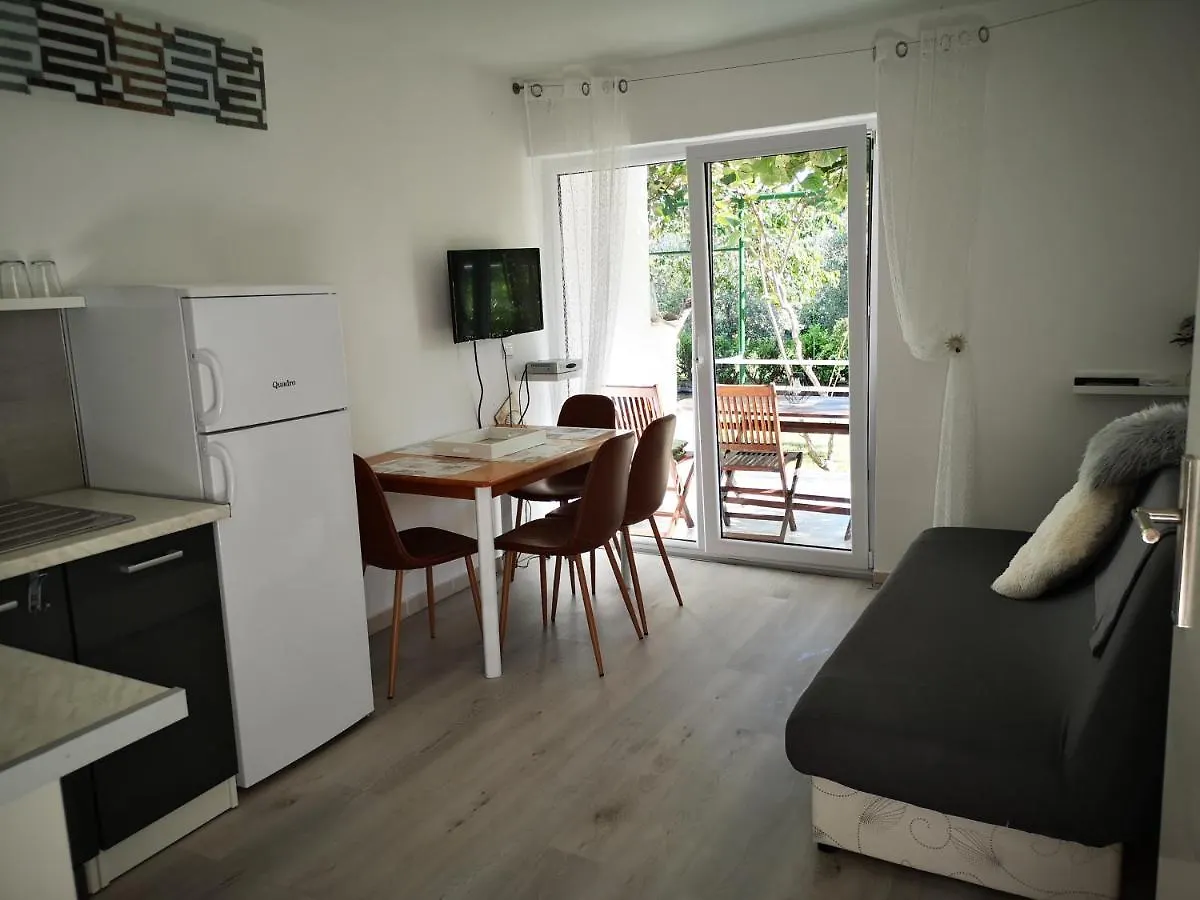 Chillout Apartments With Pool Patricia